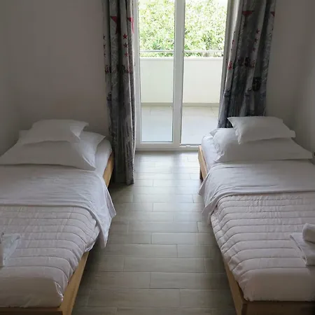 Stars Palace - And Guest house Jezera
