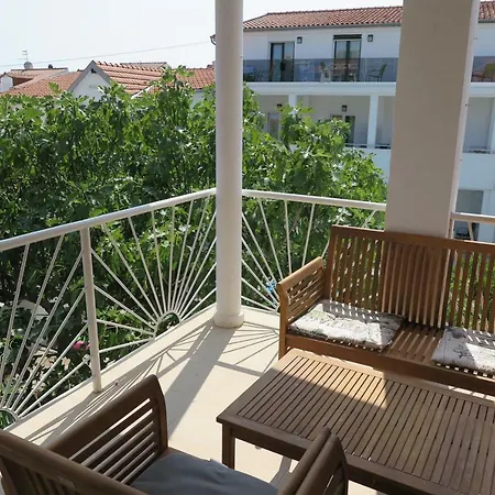 Stars Palace - And Jezera