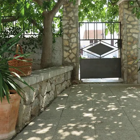 Stars Palace - And Guest house Jezera