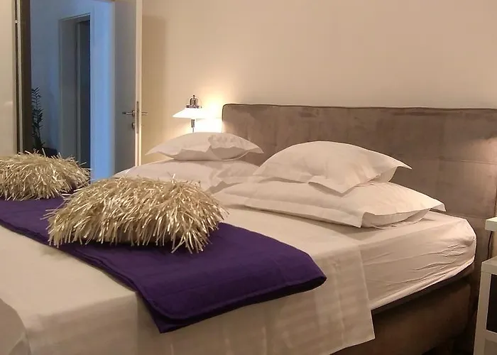 Gasthuis Stars Palace - And 3*