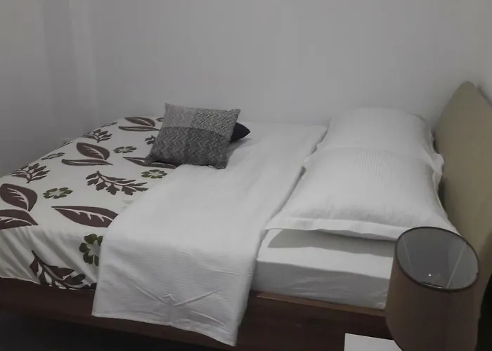 Gasthuis Stars Palace - And Jezera