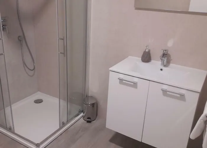 Gasthuis Stars Palace - And Jezera