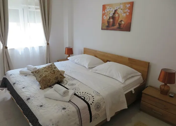 Stars Palace - And Guest house Jezera