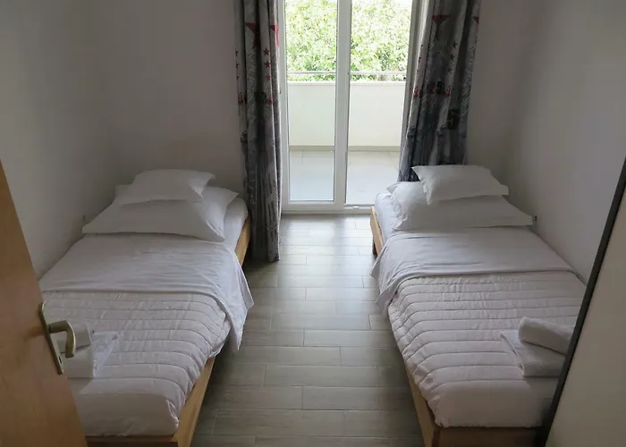 Stars Palace - And Guest house Jezera